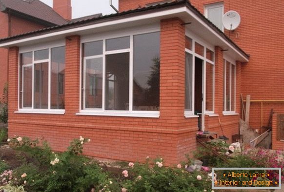 Cum să atașați o verandă casei de cărămidă fotografie 2