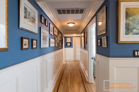 Etajul al doilea într-o casă privată este o idee pentru decorarea unui coridor