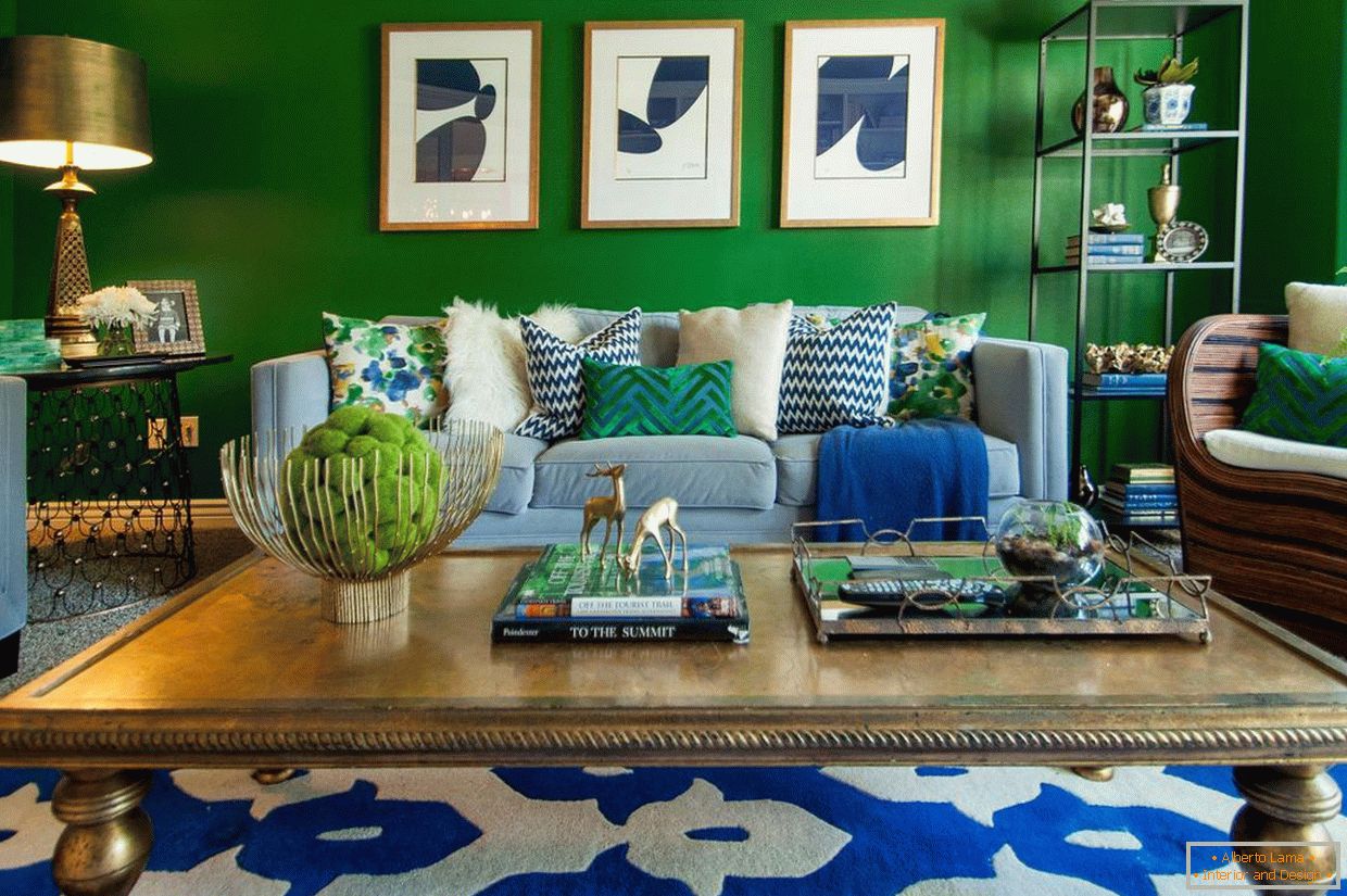 albastru ковер в зеленой гостиной